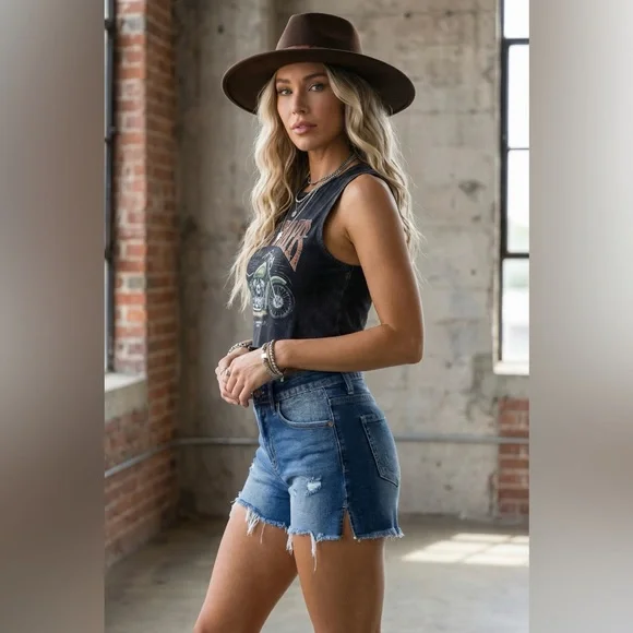 NWT Lightly Distressed Side Slit Cutoff Denim Jean Shorts - Picture 4 of 6